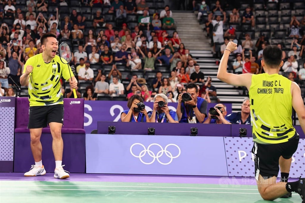 Olympic gold medalists Lee, Wang back in men's doubles finals in Paris