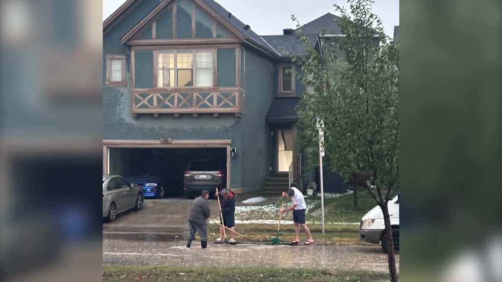 Powerful storm causes damage throughout Calgary, closing part of airport