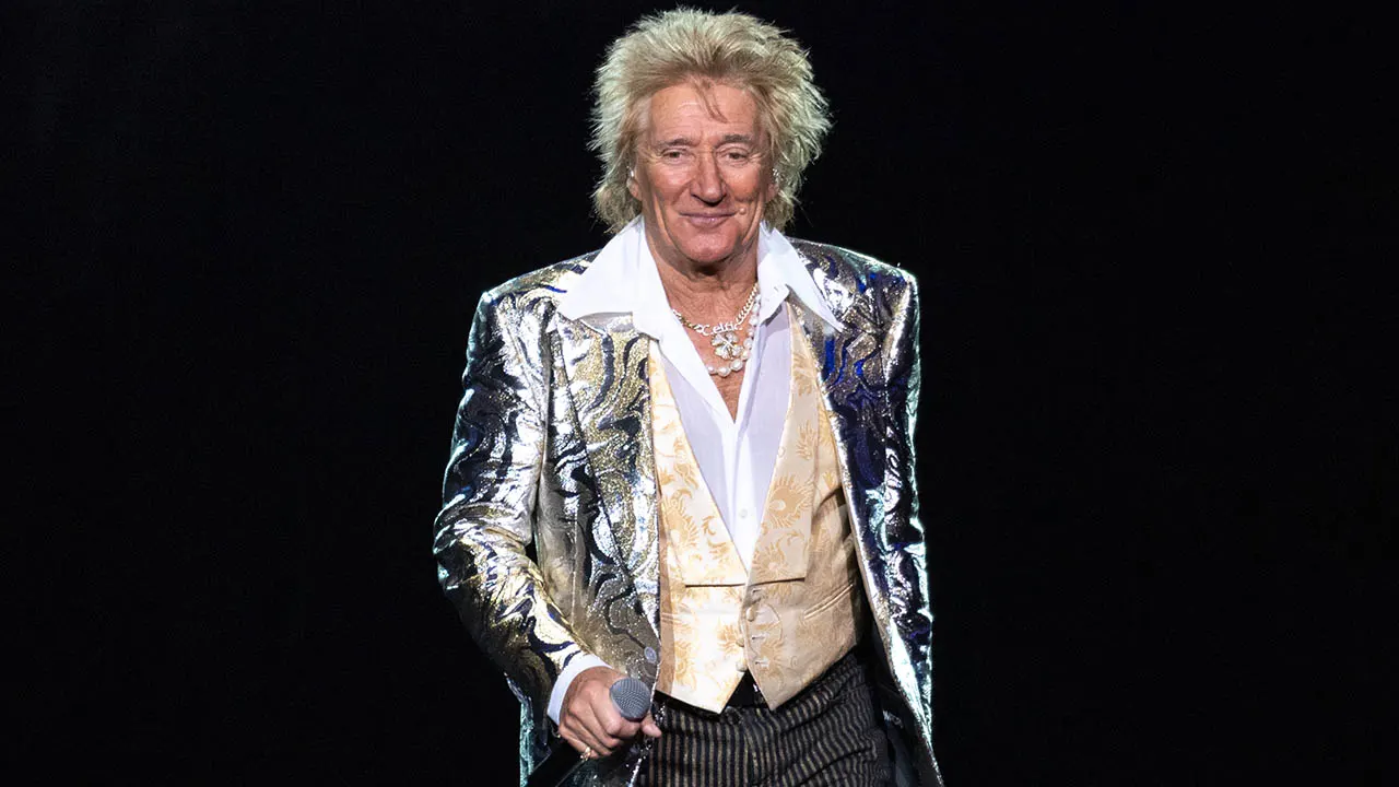 Rod Stewart postpones 2 more shows after canceling 200th Las Vegas show