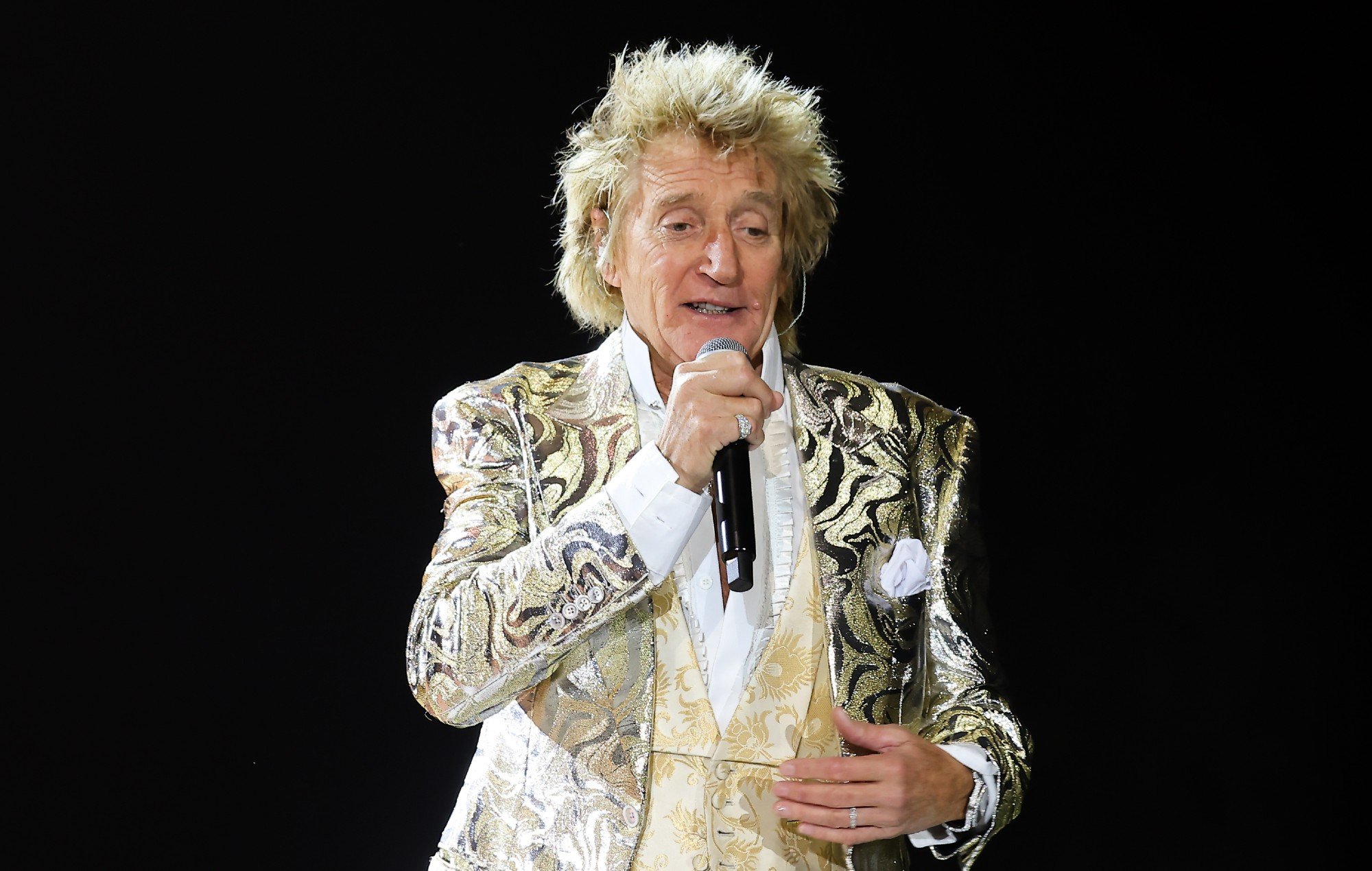 Rod Stewart postpones two concerts as he recovers from COVID-19