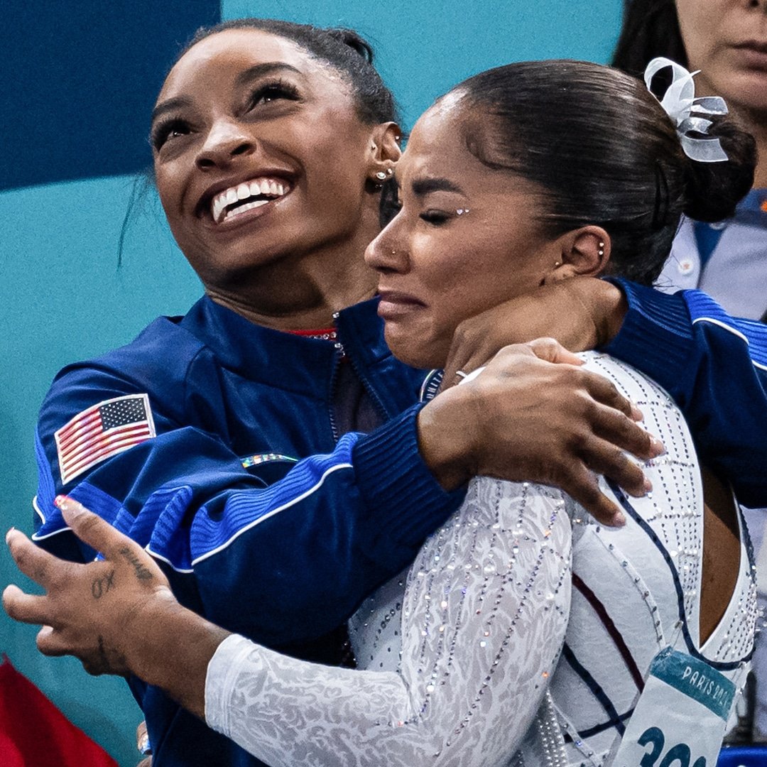  Simone Biles & Jordan Chiles Medal After Last-Minute Score Inquiry 