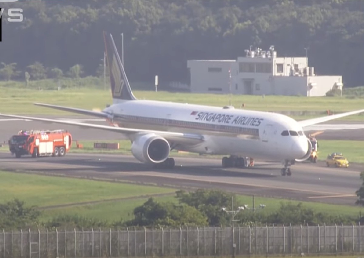 Singapore Airlines' SQ638 lands at Narita Airport with smoke from tyre, no injuries reported 