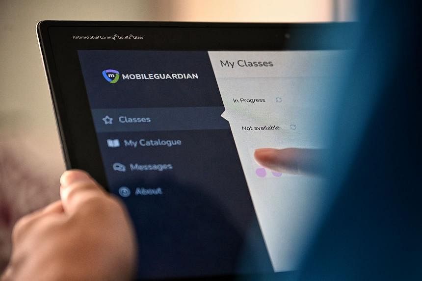 Students lose internet access, notes on personal learning devices amid Mobile Guardian app glitch