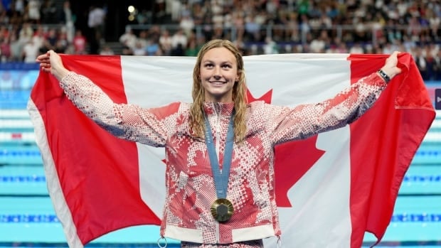 Summer McIntosh wins women's 200m IM final, capturing record 3rd gold medal of Olympics