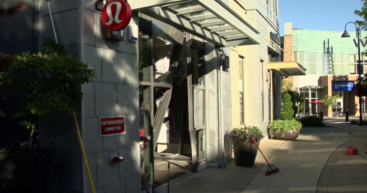 Surrey lululemon store hit by thieves in smash-and-grab