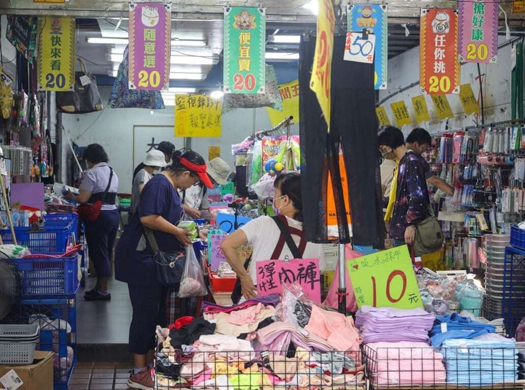 Taiwan's CPI up 2.52% as typhoon sends food prices higher