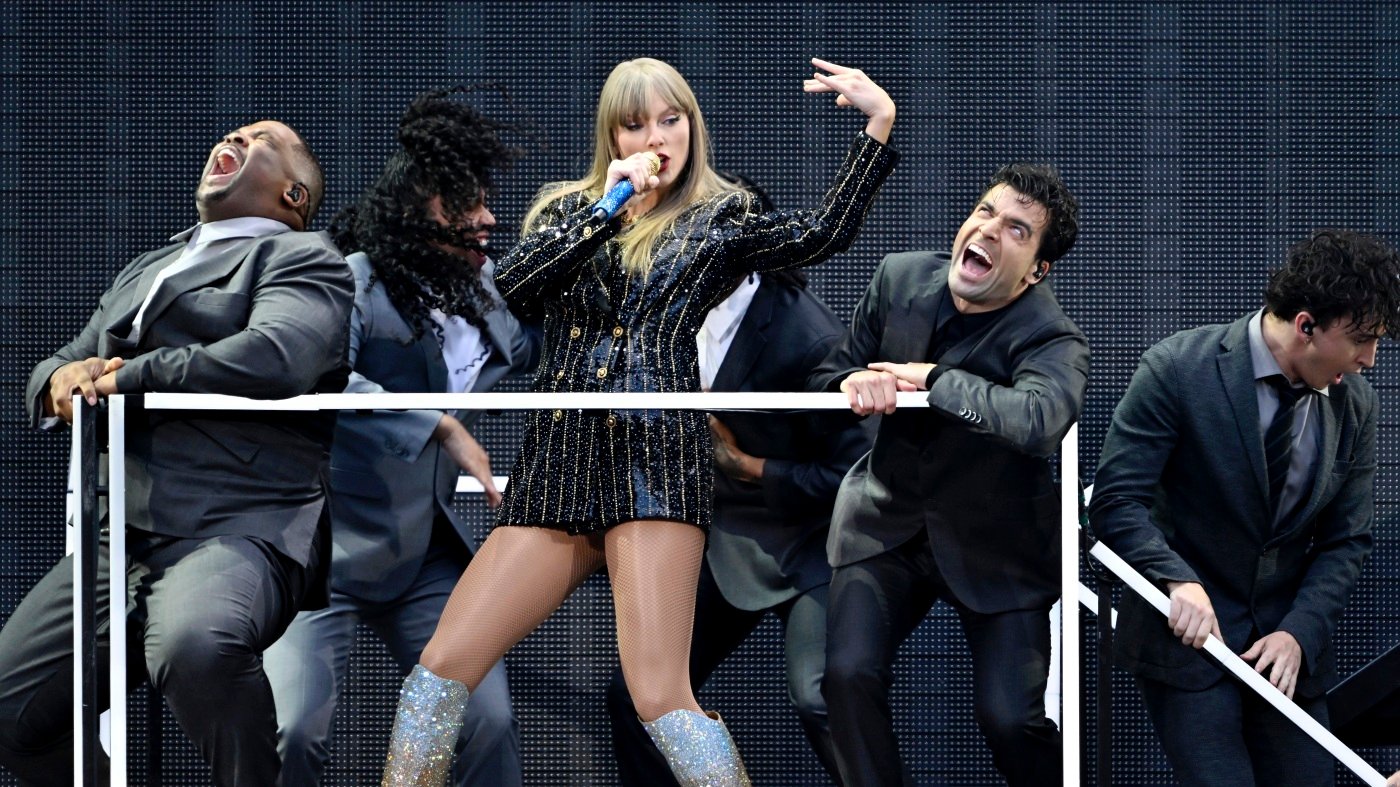 Taylor Swift stays at No. 1, and foils Ye in the process