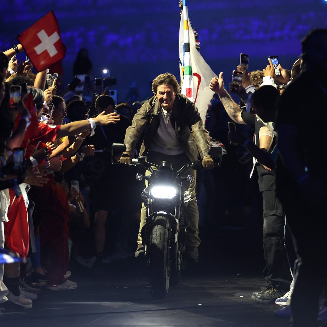  Tom Cruise Ends Olympics Closing Ceremony With Truly Impossible Stunt 