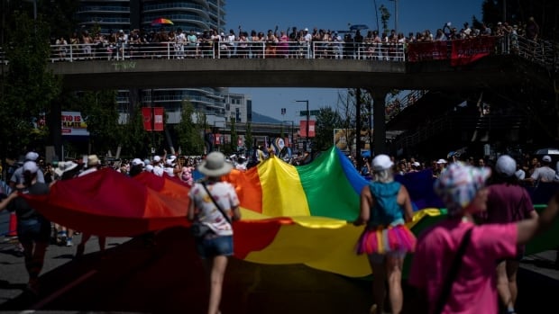 Trudeau makes unexpected appearance at Vancouver Pride Parade celebrations