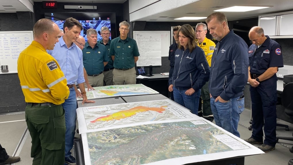 Trudeau visits Jasper wildfire command centre