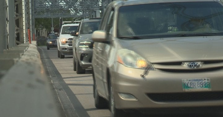 Two dead, one injured in weekend pedestrian-vehicle collisions in Winnipeg