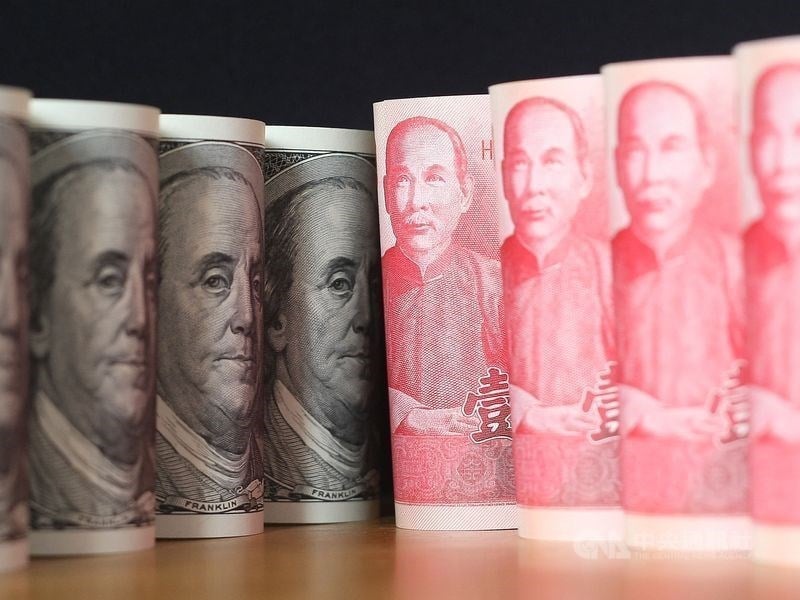 U.S. dollar closes higher on Taipei forex market