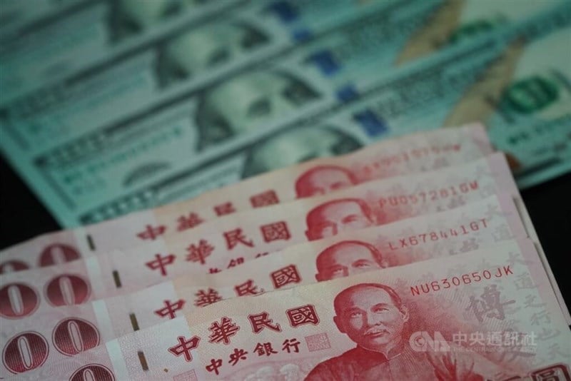 U.S. dollar closes lower on Taipei forex market