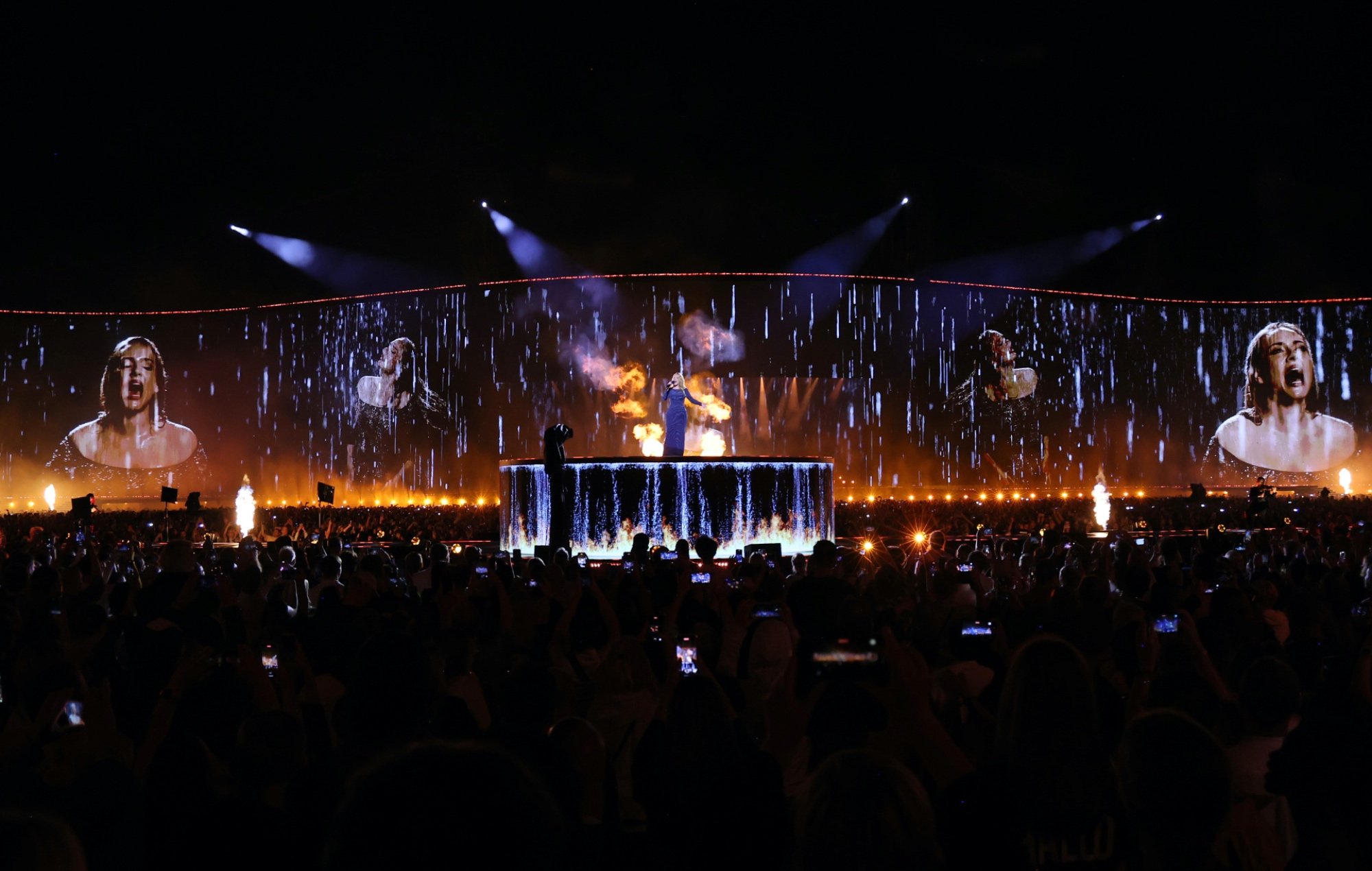 Watch Adele sing in torrential rain during Munich residency