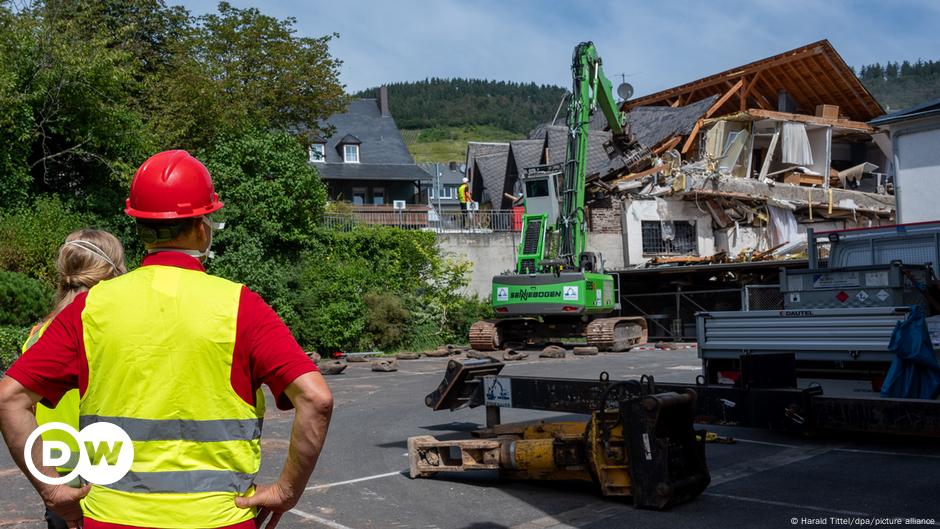 Workers demolish collapsed German hotel to recover last body