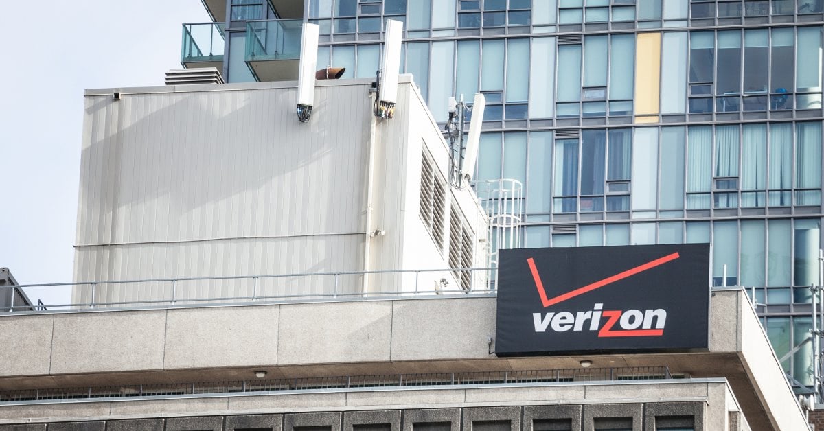 Thousands Report Verizon Power Outages Across the U.S.