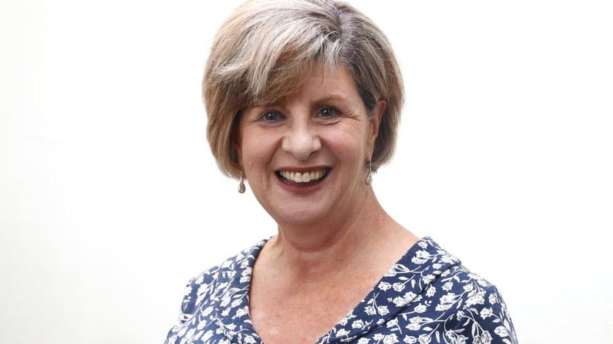 Tributes paid to Cairns Post journalist Bronwyn Farr after her sudden death at age 59