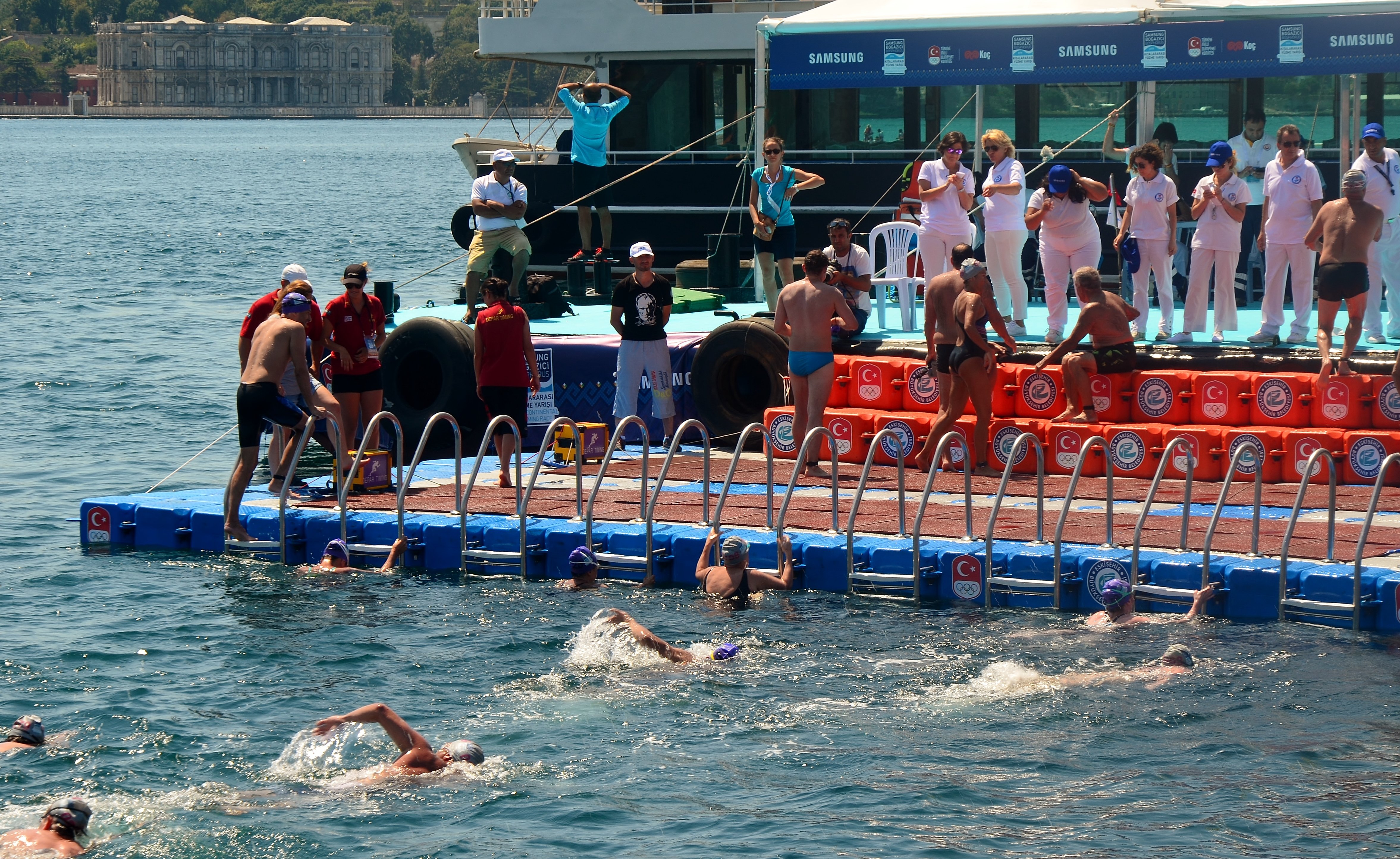 Professor Robert Wade swims the 6.5km Asia to Europe Cross Continental race