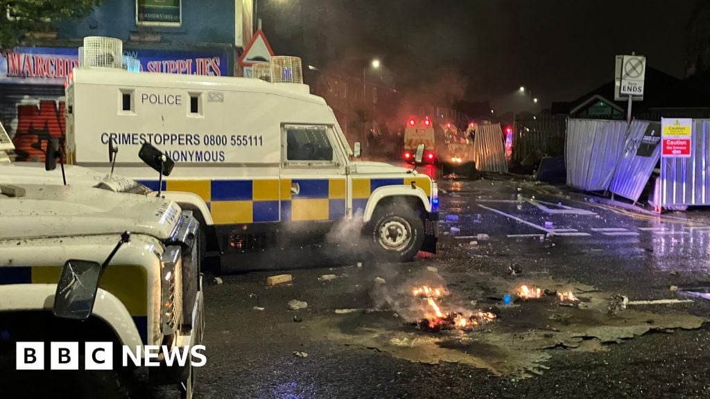 Stormont recalled to discuss recent violence