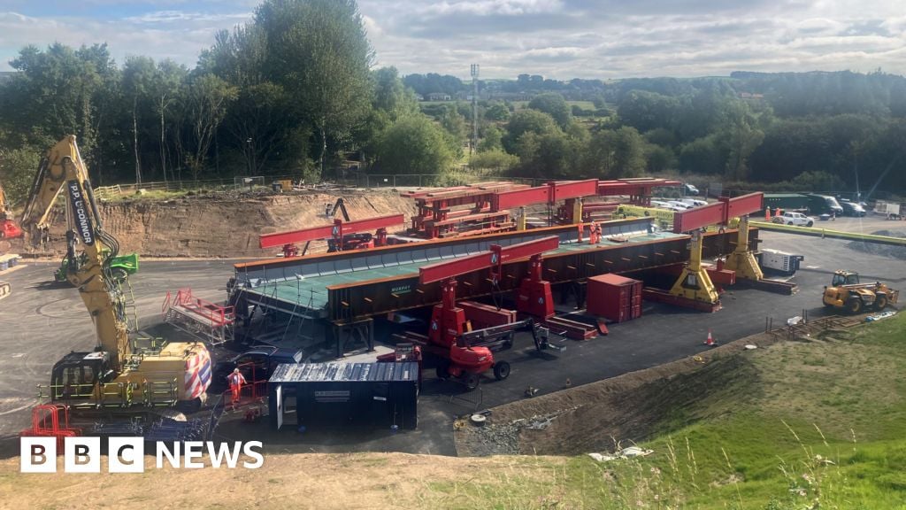 Motorists warned ahead of M62 closures