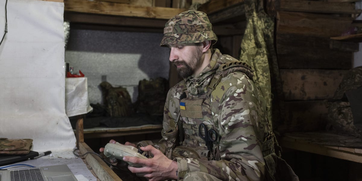 Ukraine is fielding machine-gun turrets remotely controlled by the Steam Deck video game system made for playing Halo