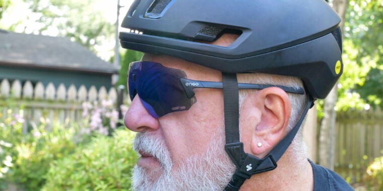 Keeping your eyes on the road is easy with the Engo 2 AR sunglasses