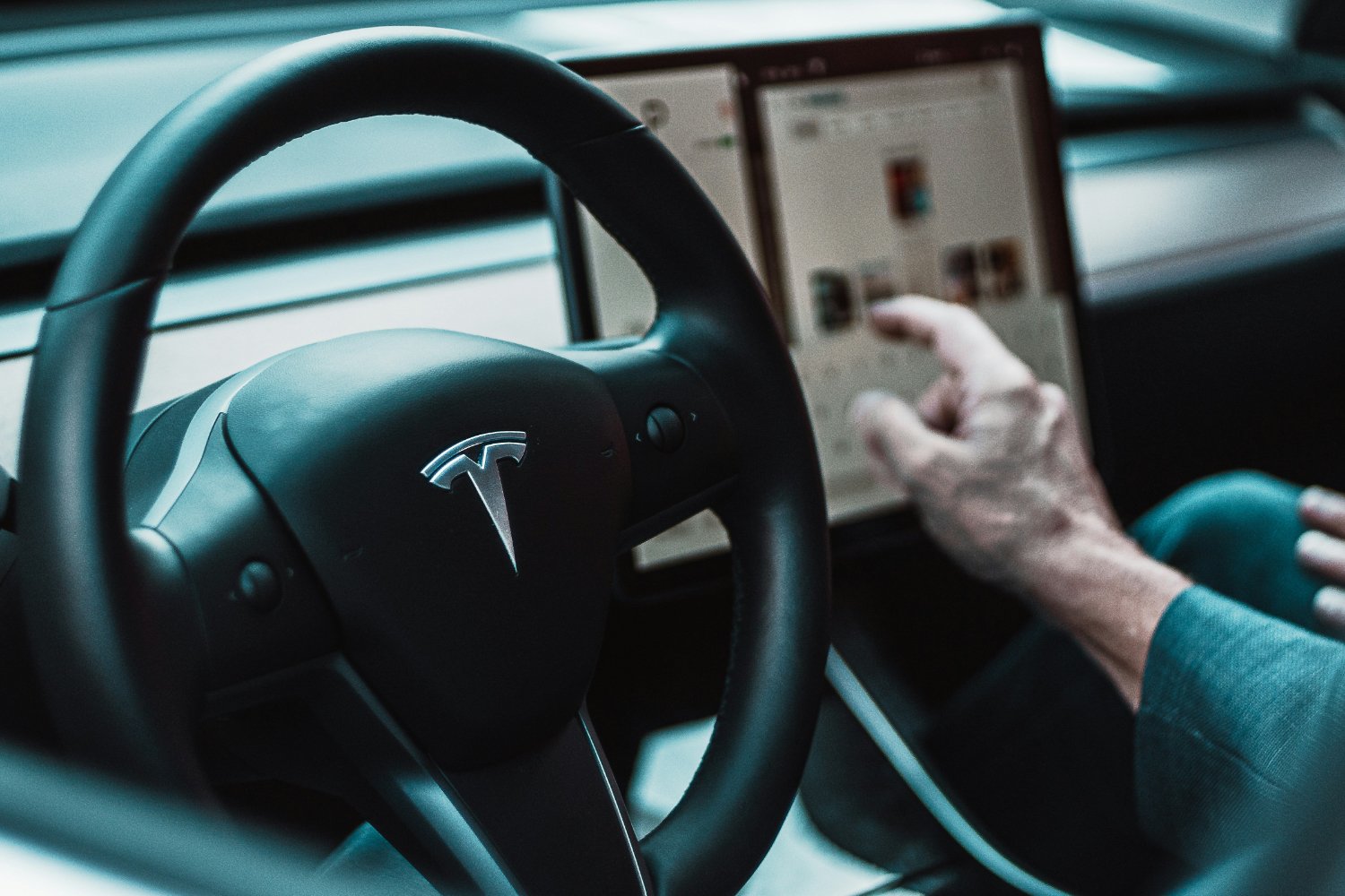 La conduite autonome (FSD) de Tesla arrive en Europe