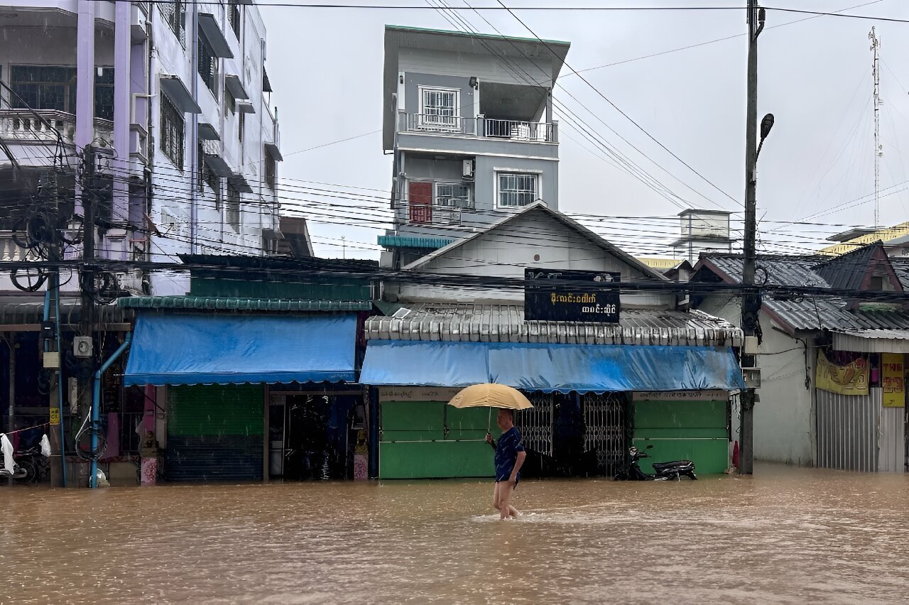 Heavy rains trigger flooding in Myanmar border town