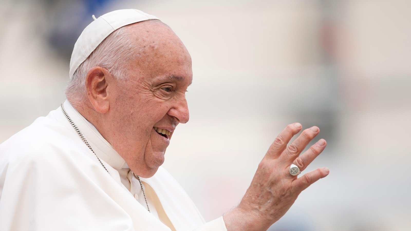 Pope cancels his audiences due to slight illness days before a new trip