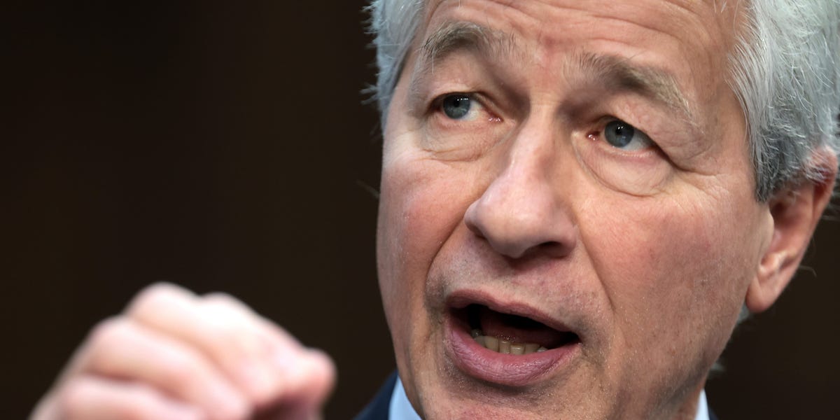 What Jamie Dimon thinks about junior bankers with hush-hush private-equity jobs