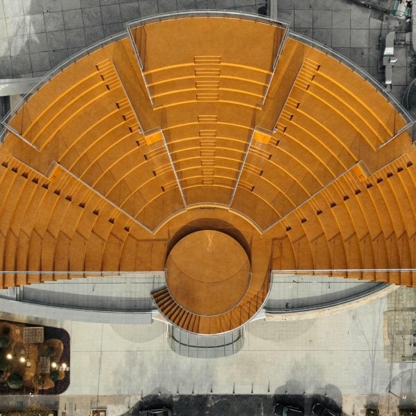 Society Particular crowns mall in Qingdao with amphitheatre-style terrace