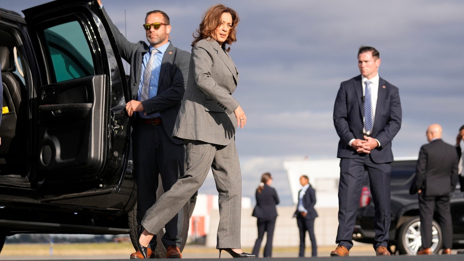 Secret Service agent investigated in alleged misconduct incident with Harris aide