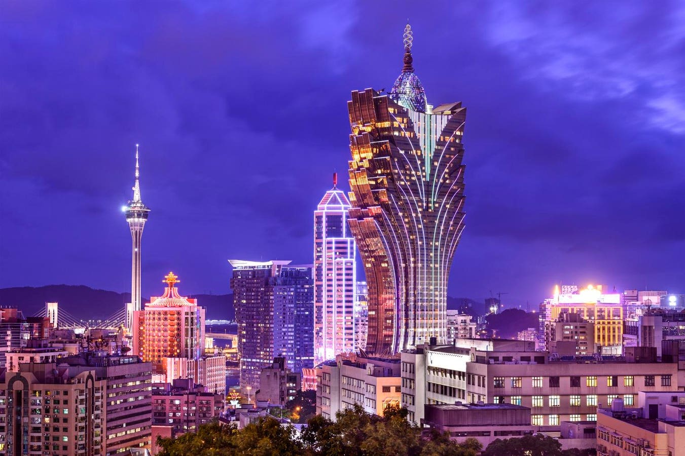 China Rate Cuts Ignite Casino Stocks That Hold Macau Properties