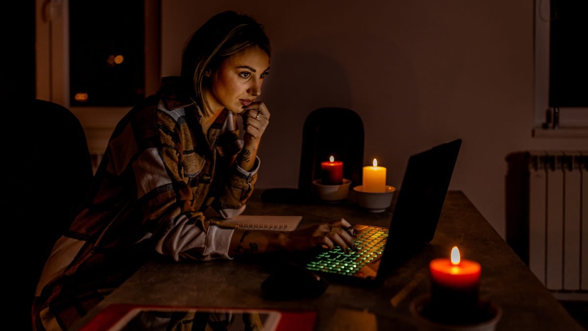 Here's How to Keep Your Internet Connection Going Even During a Power Outage