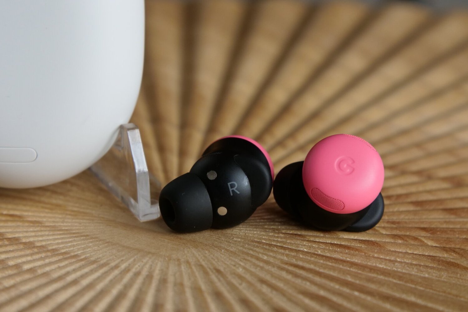 Google Did the Inevitable: Gave All its Pixel Buds Gemini Integration