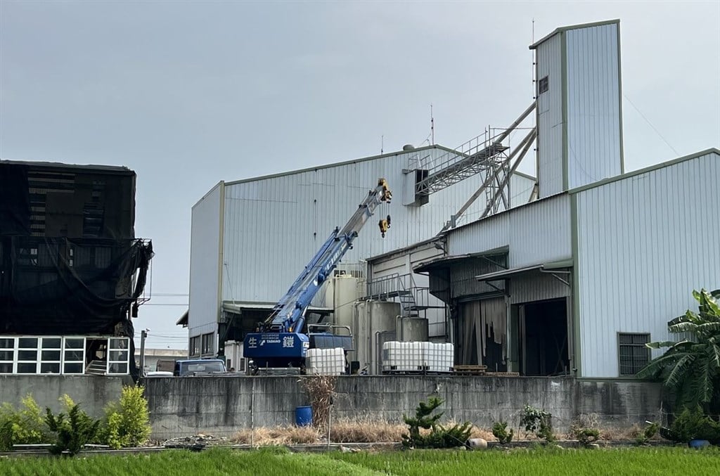 3 dead, 1 injured after crane truck basket plunges to ground in Yunlin