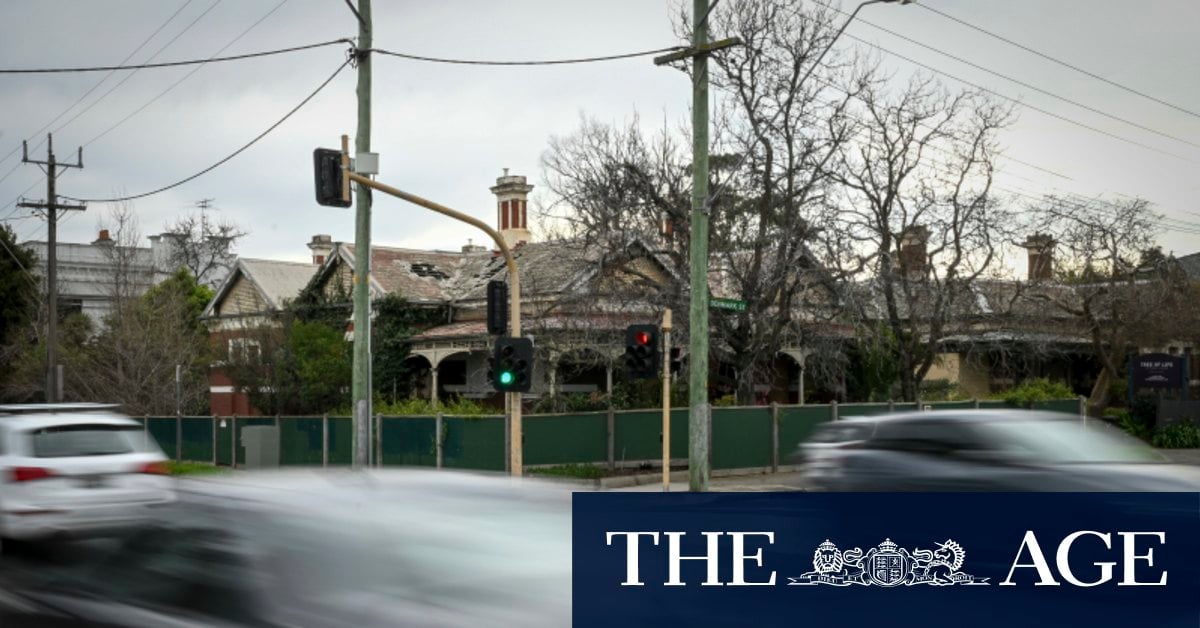 A state-owned heritage house sits empty and derelict. Kew locals want something done