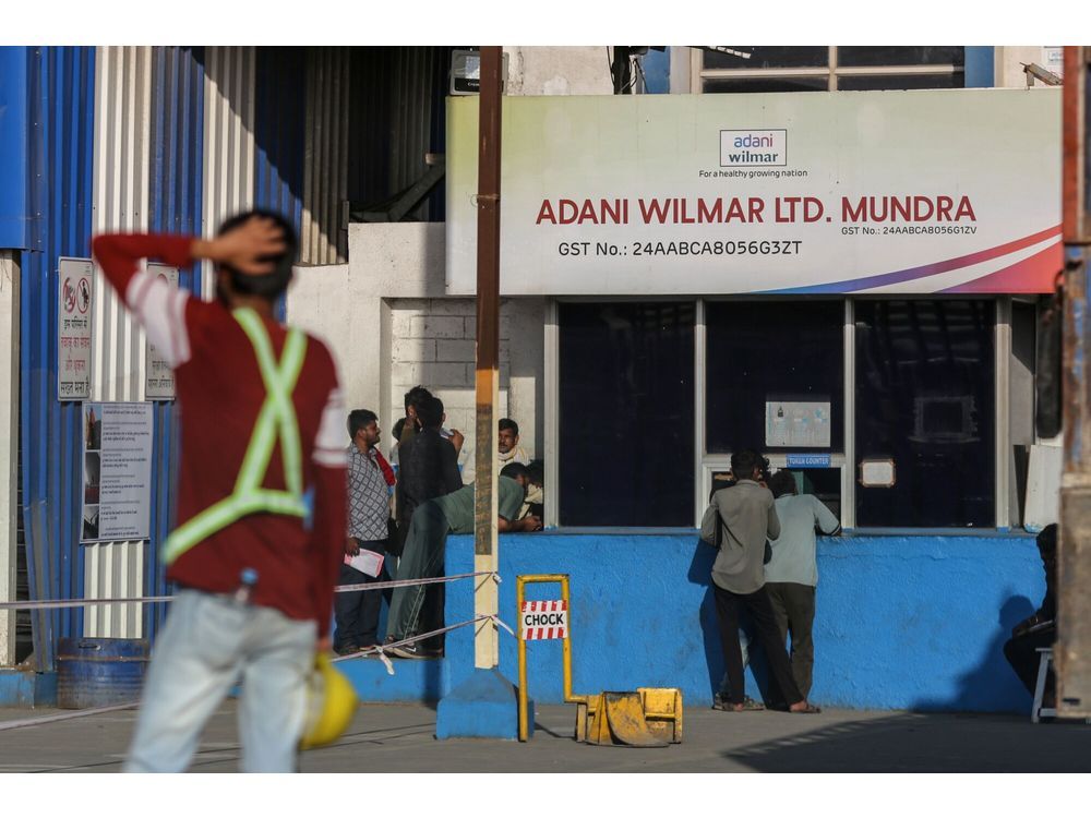 Adani, Wilmar to Start Stake Sale in Joint Venture Next Month