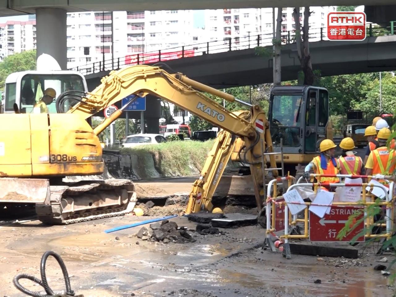 All lanes of Lai Chi Kok Road reopened