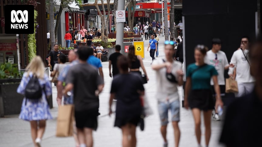 Australia's economy growing at slowest pace since 1990s recession, as households cut back on spending