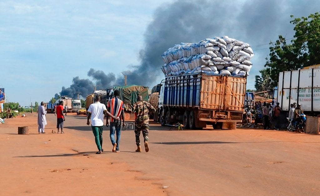 Extremists Attack Military Camp in Mali as Authorities Close Main Airport