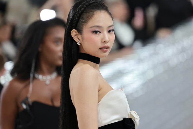 BLACKPINK's Jennie Officially Signs Solo Deal with Columbia Records