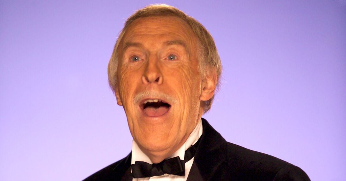 Bruce Forsyth remembered in touching Strictly Come Dancing tribute as fans left sobbing