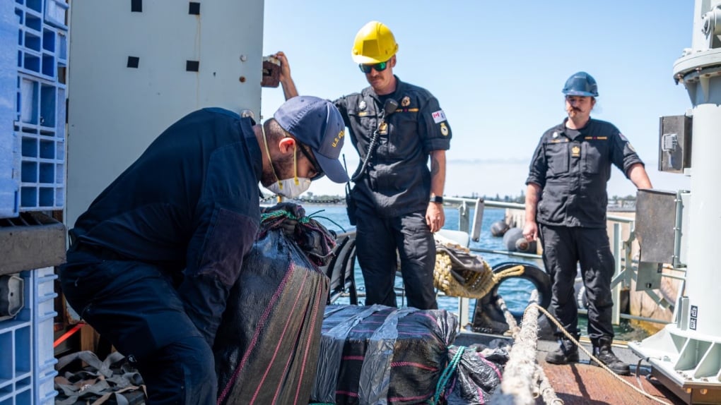 Canadian warship seizes 1,400 kilos of cocaine off Central America