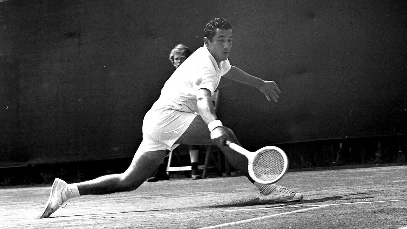 Chile's Ayala, 2-time French finalist, dies at 91