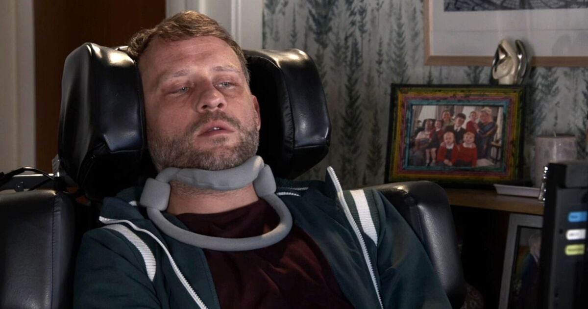 Coronation Street fans in tears over cruel twist as Paul dies in devastating scenes