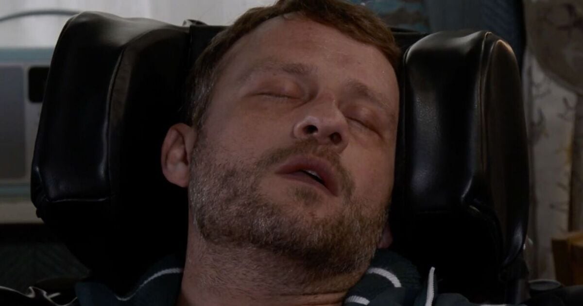 Coronation Street Paul 'slipping away' in heartbreaking clip and takes turn for the worse