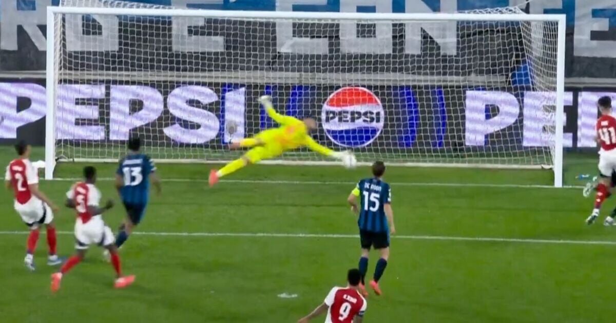 David Raya makes 'one of best saves ever' as Arsenal stopper wows with penalty heroics