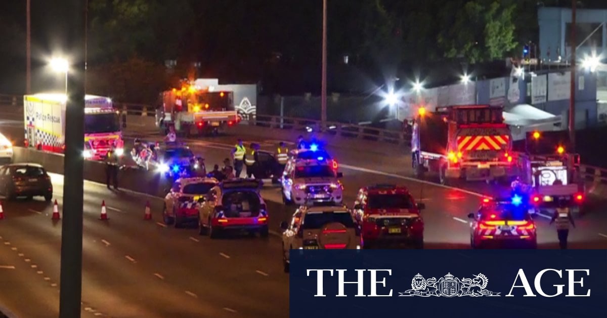 Driver speeding to casino before Anzac Bridge double fatal crash, jury told