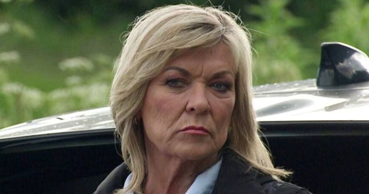 Emmerdale blackmailer 'exposed' as soap expert 'lets slip' Kim Tate's next move